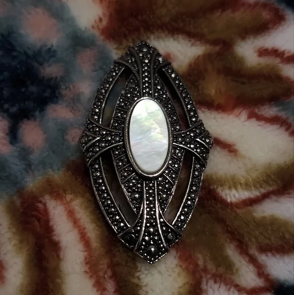 Vintage Mother Of Pearl Brooch Pin - Picture 4 of 10